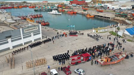 La Prefectura Naval Argentina delegaci贸n Mar del Plata celebr贸 sus 214 a帽os con un emotivo acto en la Banquina de los Pescadores