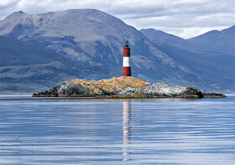 DÃa Internacional de los Faros: Guardianes luminosos de antiguos navegantes en aguas peligrosas