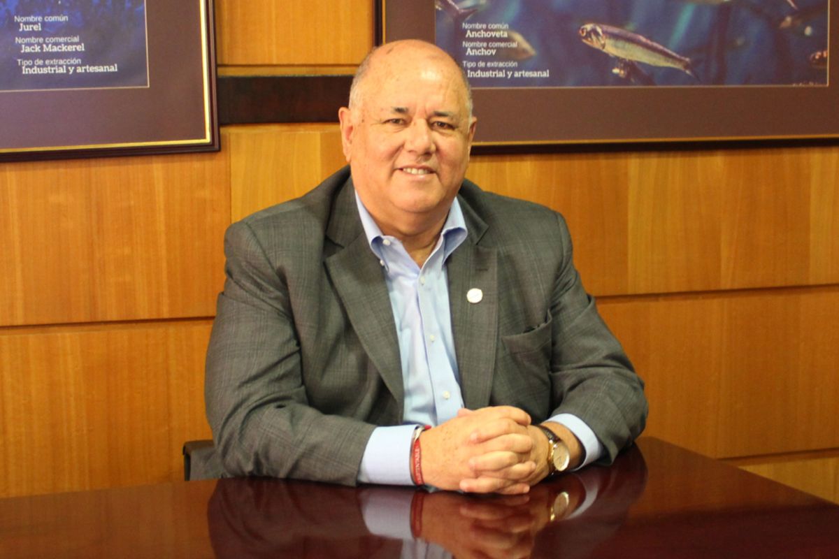 Osciel Vel谩squez deja la Presidencia de Sonapesca: El legado de siete a帽os que transform贸 la pesca en Chile