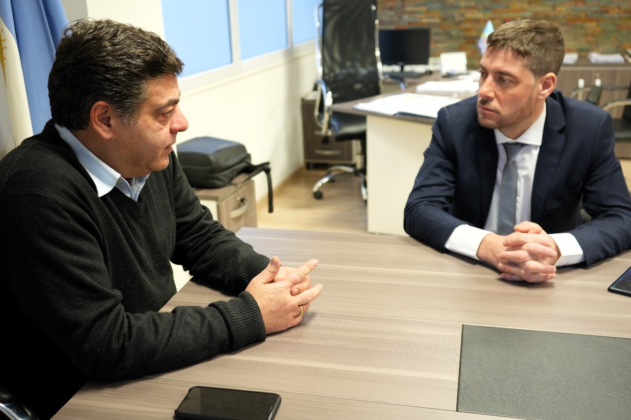 Langostino Santa Cruz: El Ministro Gustavo Martínez busca reformar la política pesquera