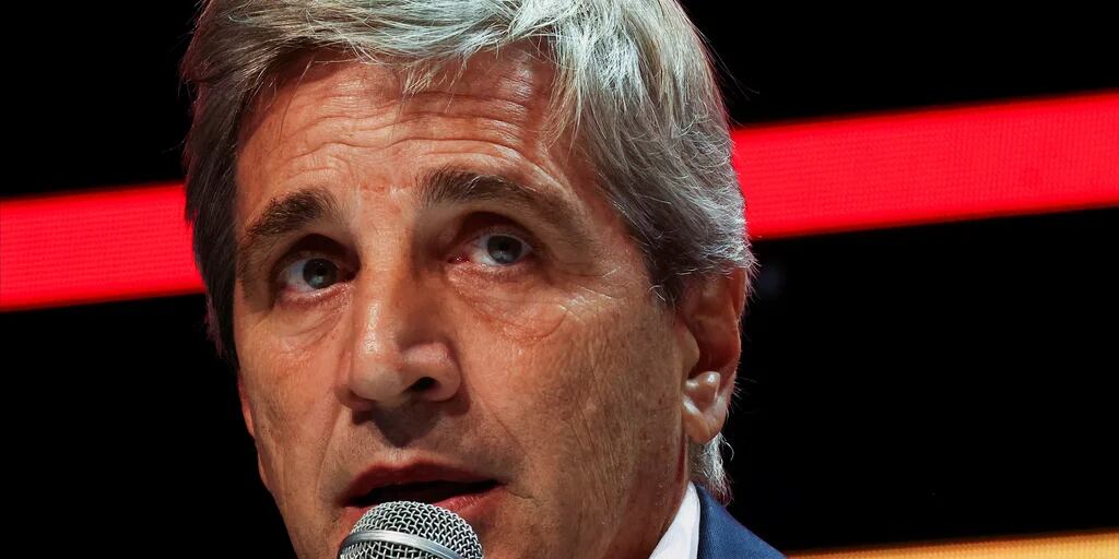 Revolución Arancelaria: El plan de Caputo para bajar precios y reactivar la economía