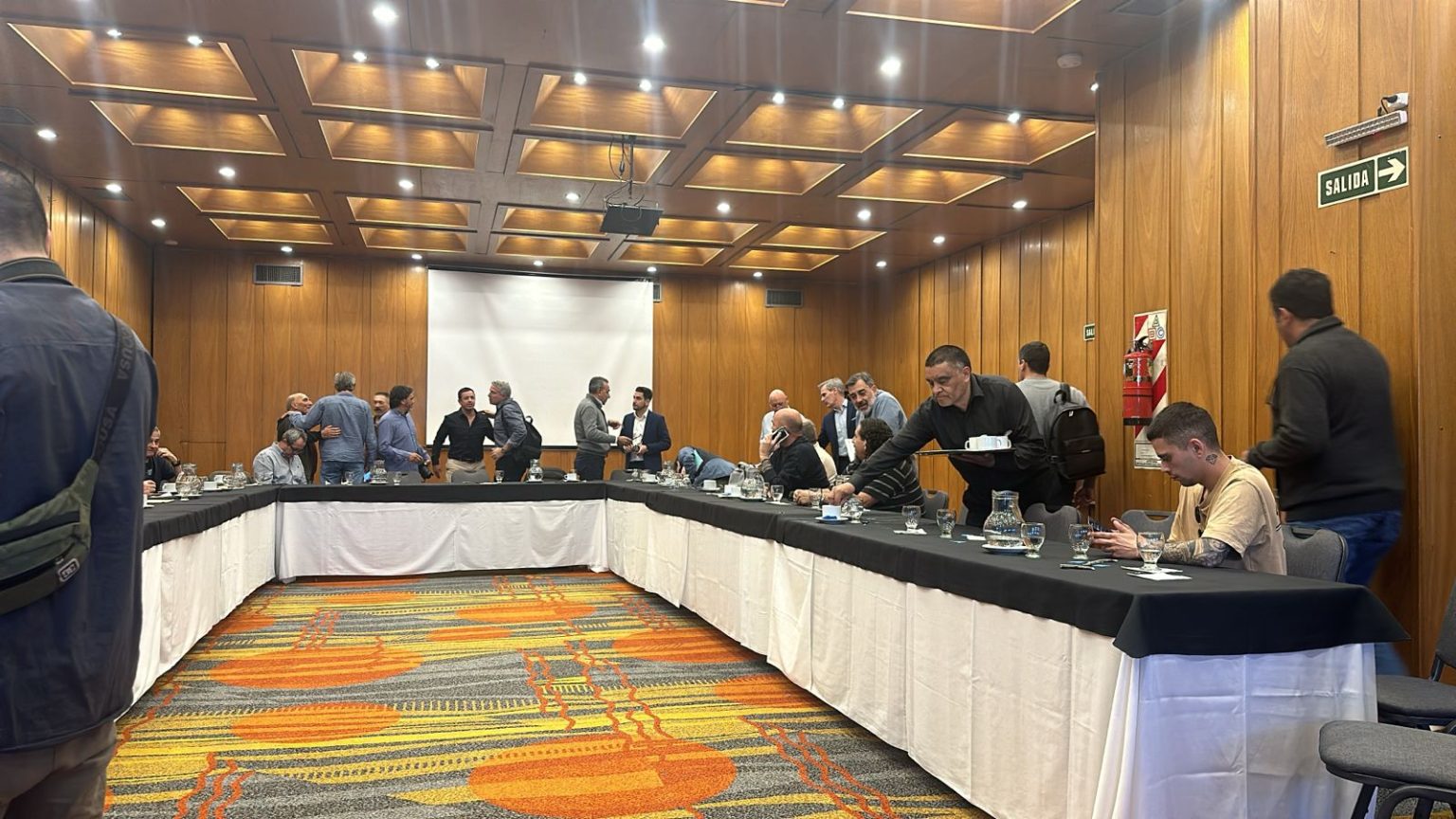 Chubut. Acuerdo unánime: Tras 10 meses de conflicto el sector pesquero ofrece un aumento del 100% en la temporada de langostino