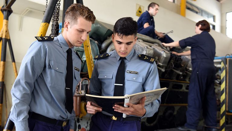 25 de noviembre: DÃa de la Marina Mercante y Aniversario de la Escuela Nacional de Náutica