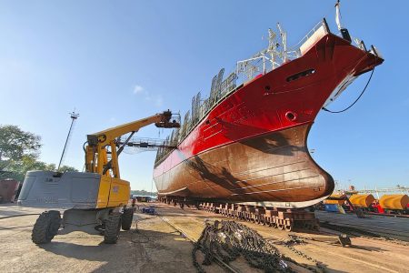 El buque Tae Baek completa mantenimiento en Tandanor y se prepara para la pr贸xima zafra de pesca en el Atl谩ntico Sur