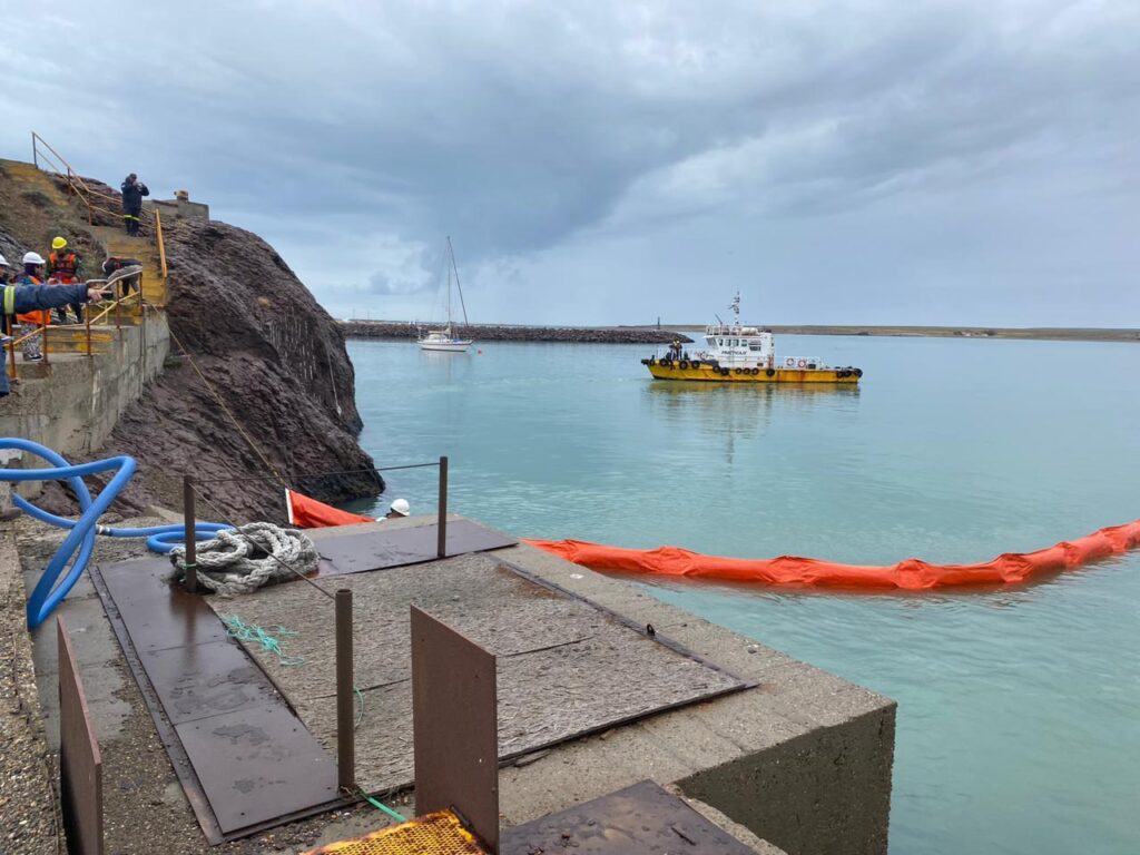 Puerto Deseado: Barreras que protegen el futuro del mar argentino