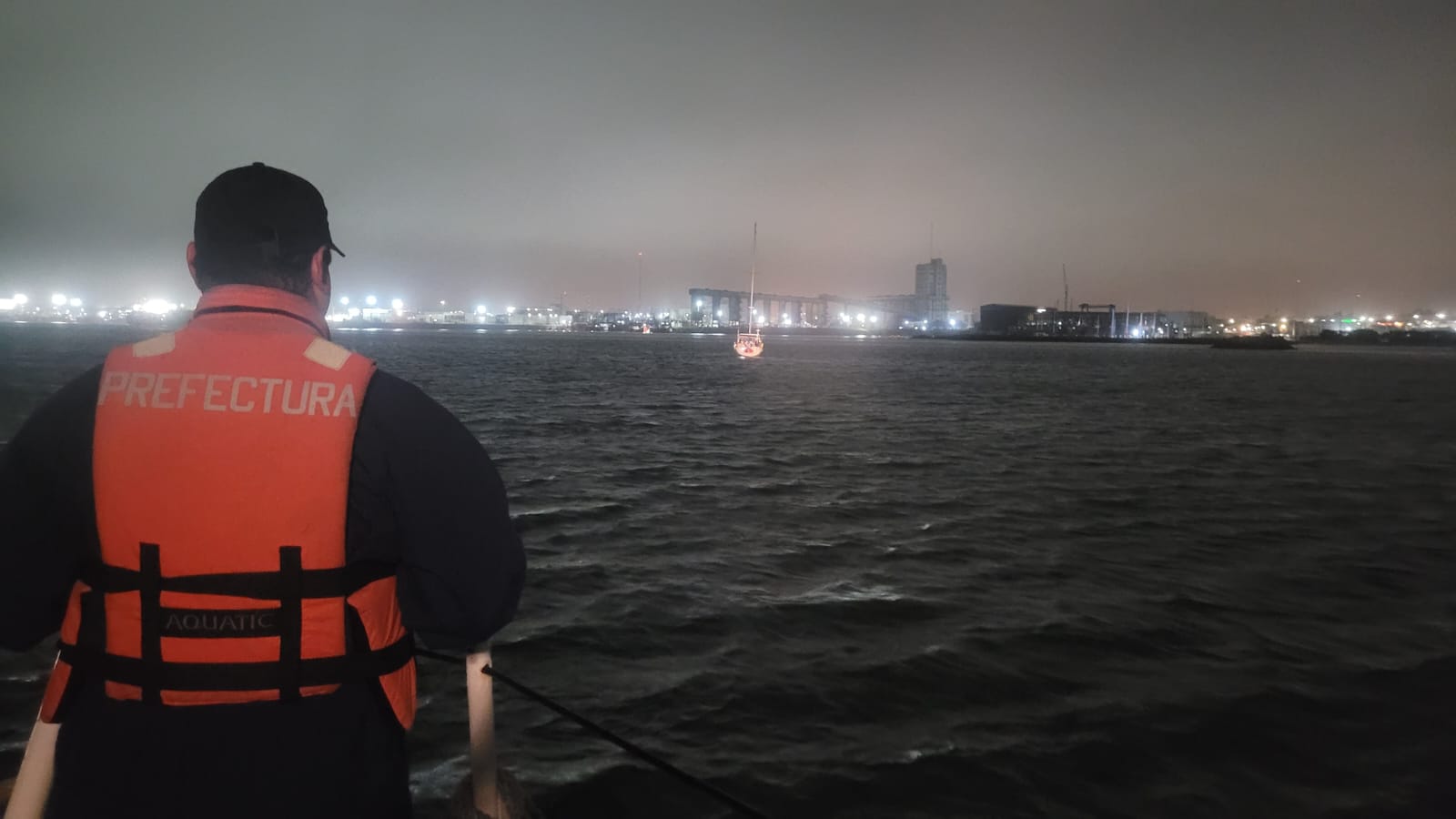 La Prefectura Naval Argentina delegación Mar del Plata asistió con éxito a velero proveniente de Brasil