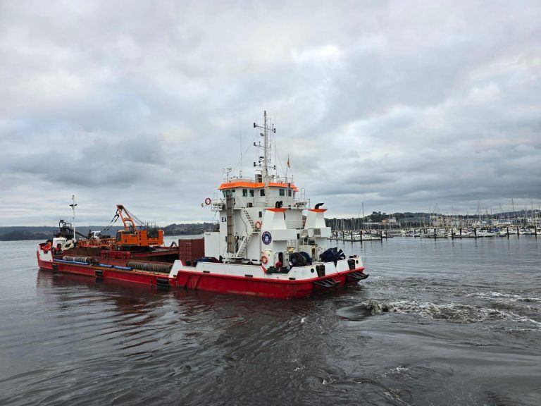 Zarpó desde La Coruña la draga Omvac Diez para realizar trabajos en el canal de acceso al puerto de Mar del Plata
