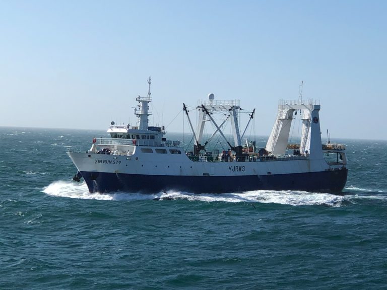 Prefectura Naval Argentina detecta pesquero extranjero en operaciones de pesca ilegal en aguas argentinas