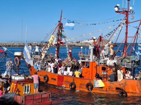 Con la procesi贸n n谩utica, ayer cerr贸 la Fiesta Nacional de los Pescadores