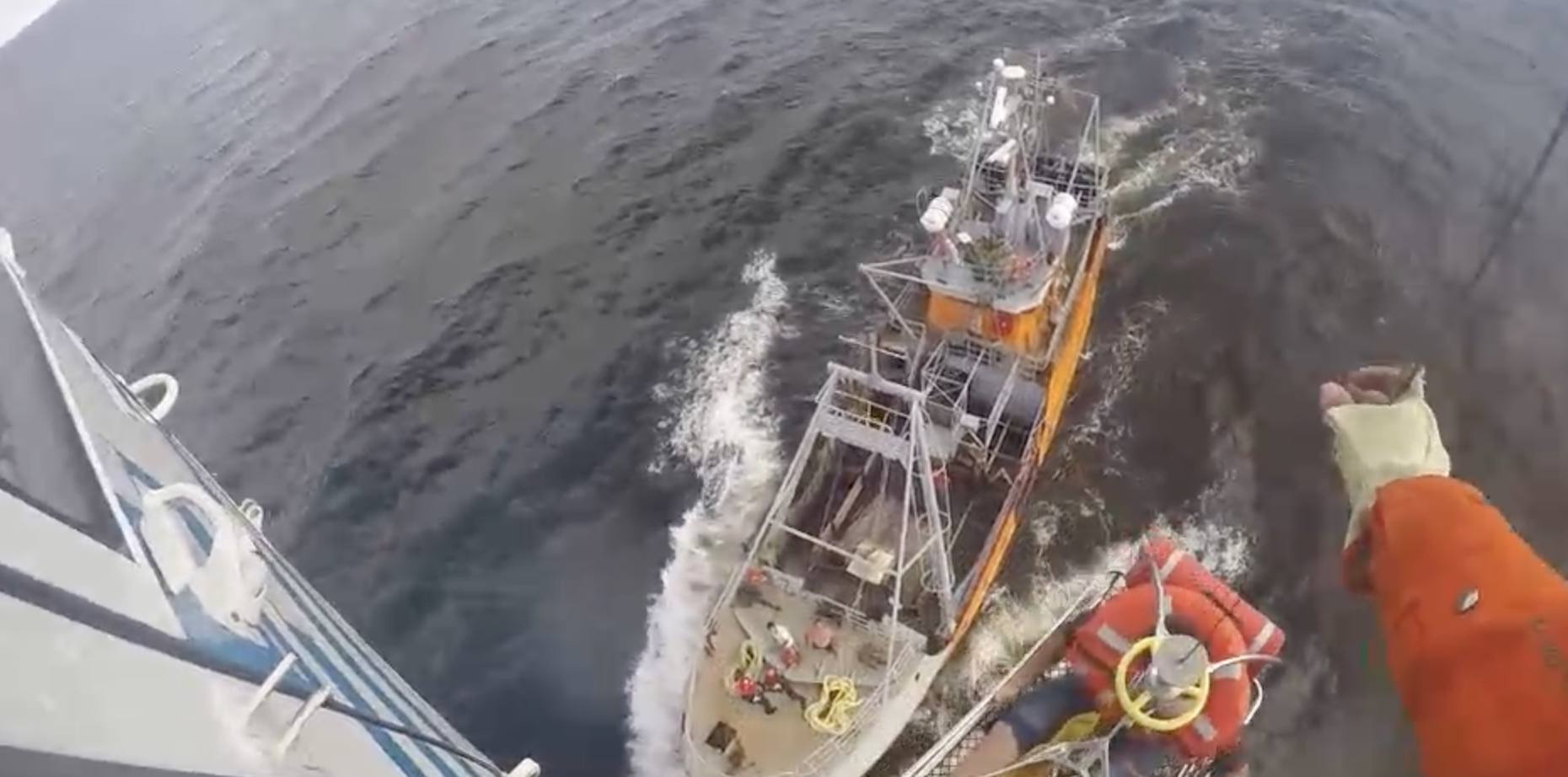 Rescate aéreo en alta mar: Una maniobra de precisión y valentía al servicio del hombre de mar