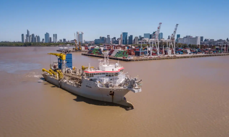 El gobierno rechaza impugnaci贸n china y avanza con la licitaci贸n de la V铆a Navegable Troncal