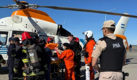 Prefectura Naval Argentina, tras her贸ica aeroevacuaci贸n, rescata al legendario Capit谩n Guillermo Tarapow herido grave en el Buque Portacontenedores Varamo