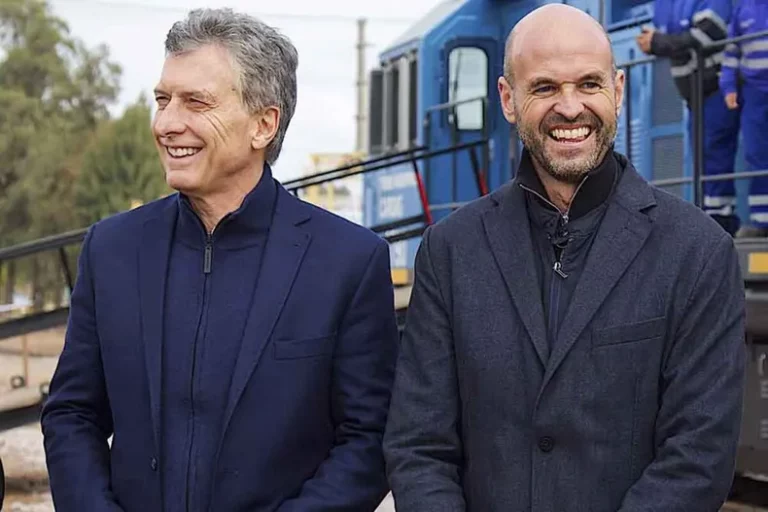 Esc谩ndalo en la licitaci贸n de la V铆a Navegable Troncal: Acusan a Macri y Dietrich de sabotaje en la licitaci贸n