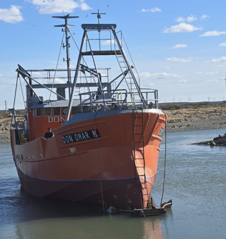 Botadura hist贸rica en Rawson: Presentan al buque 鈥淒on Omar N.鈥. El primer pesquero construido en la Patagonia