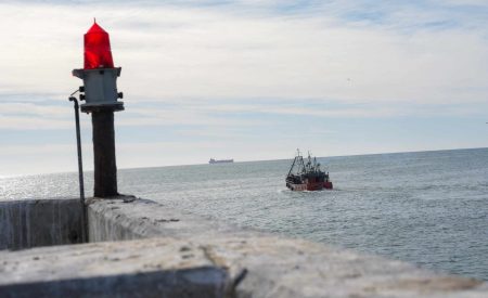 Gremio exige respuestas al Ministerio de Trabajo de Santa Cruz por falta de control en la flota pesquera