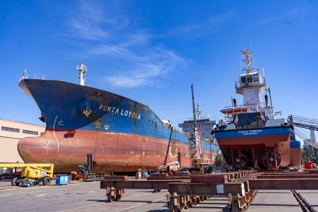 Finalizaron los trabajos de reparación del buque tanque Punta Loyola