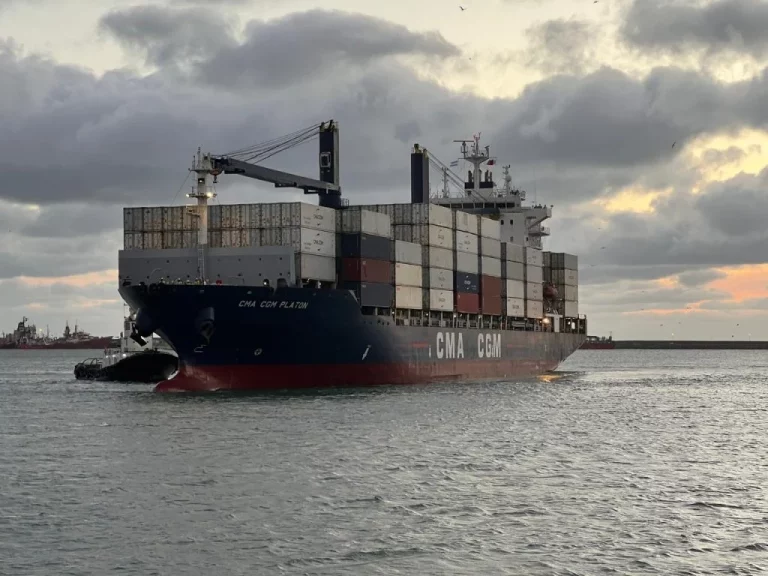 Nuevo r茅gimen de excepci贸n para la Marina Mercante Nacional: Decreto flexibiliza y moderniza la navegaci贸n comercial