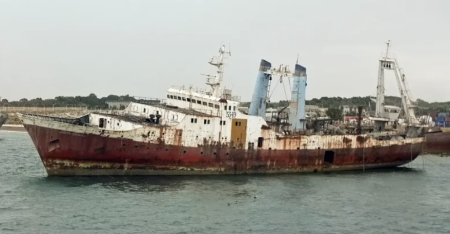 Intiman a la empresa propietaria del buque “Joseph Duhamel†a removerlo del muelle de Puerto Madryn