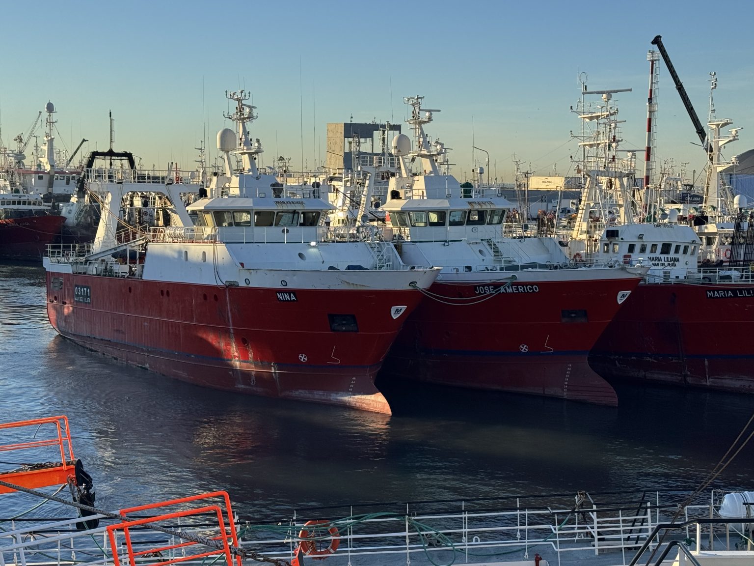 Tensiones en aumento: Empresas pesqueras avanzan con contratos individuales y desafÃan la intransigencia sindical