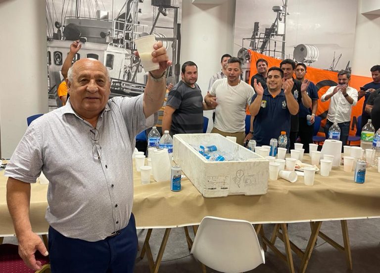 Temporada abierta, barcos amarrados: El SOMU denuncia ante el CFP