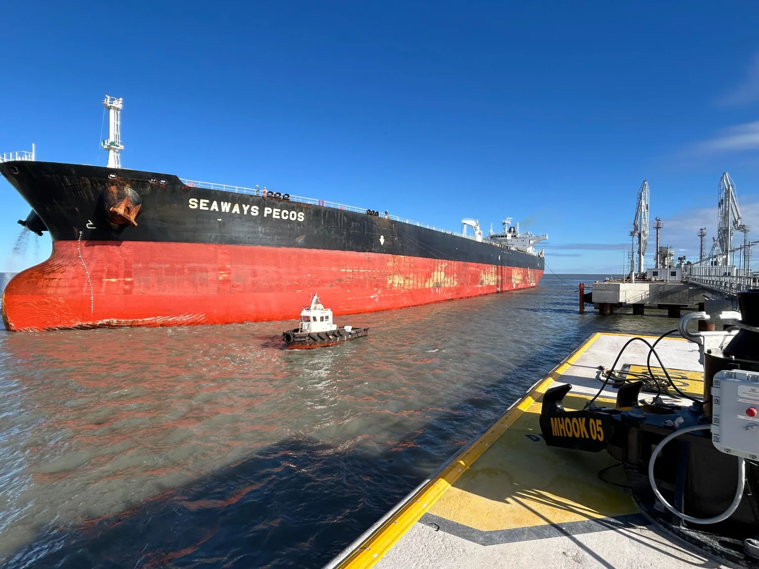 Puerto Rosales abastece crudo de Vaca Muerta al Buque Tanque Suezmax Seaways Pecos