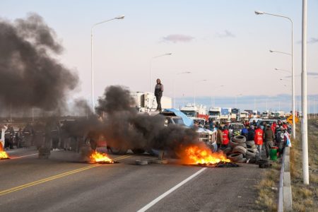Marineros convocan a una marcha de antorchas en Puerto Madryn contra el “lockout patronal†y la baja salarial