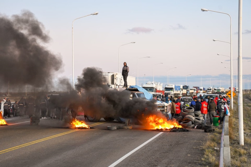 Marineros convocan a una marcha de antorchas en Puerto Madryn contra el “lockout patronal†y la baja salarial