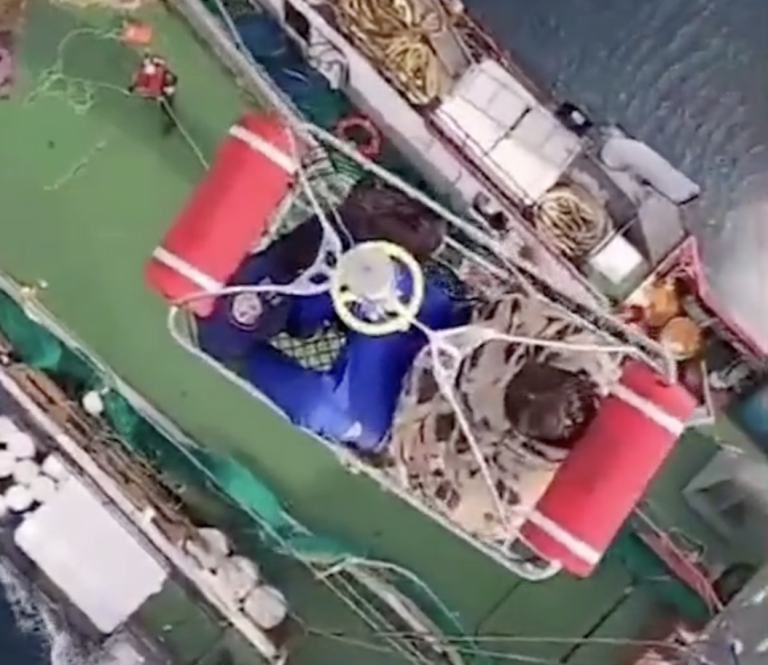 La Prefectura Naval Argentina aeroevacu贸 a un joven tripulante del BP Pedrito a m谩s de 290 kil贸metros de la costa