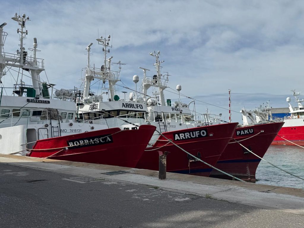 CEPA y SIMAPE firmaron acuerdo salarial para la flota congeladora tangonera