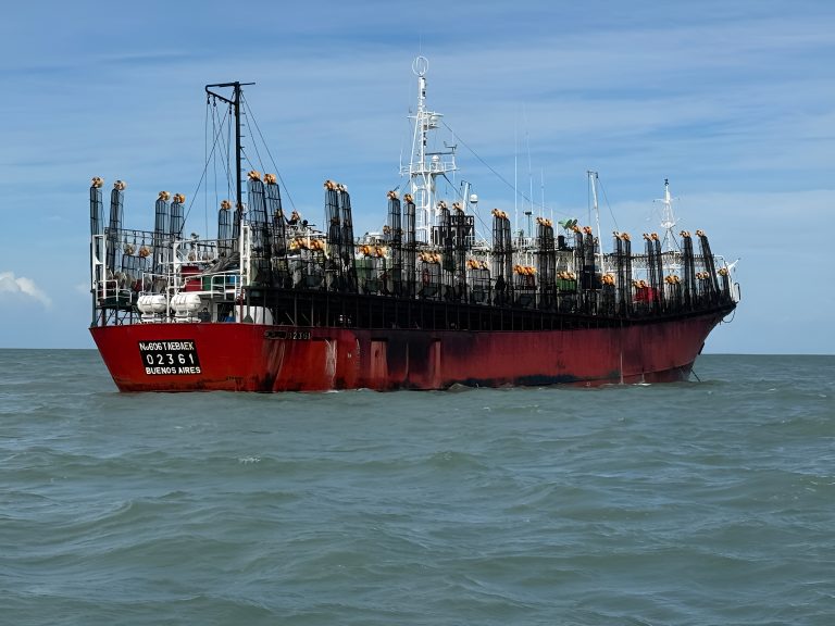 CFP rechaza los permisos de pesca de calamar solicitados por el Grupo San Isidro