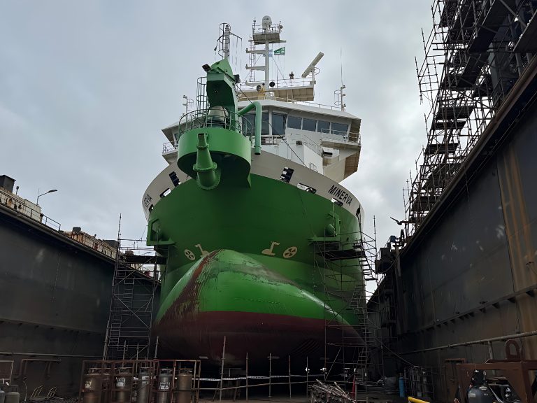 Draga Minerva en SPI Astilleros: Mantenimiento preventivo refuerza su compromiso ambiental