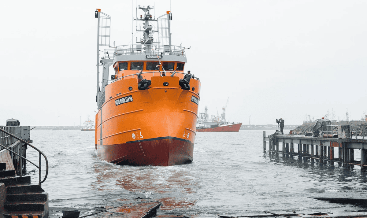 Bajo la lluvia, se bot贸 el BP Nuevo Mar铆a Elena