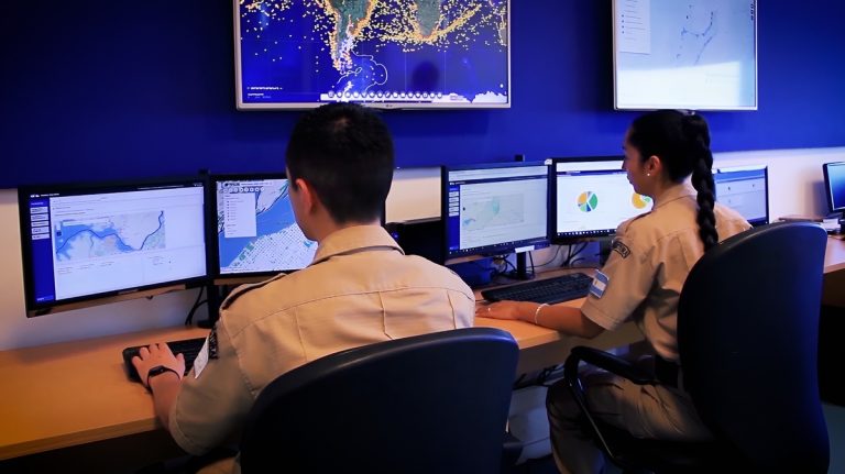 Prefectura Naval impulsa formaci贸n para combatir la pesca ilegal y proteger recursos