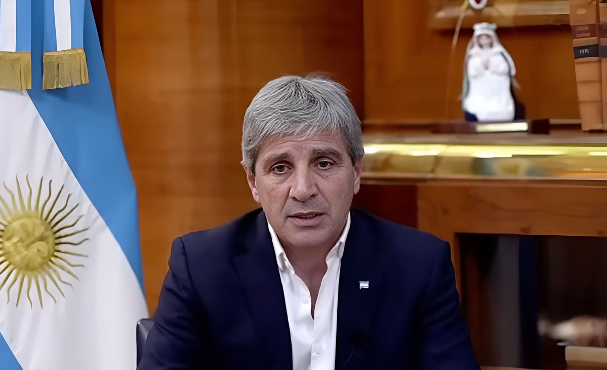 Caputo descarta una devaluaci贸n y reafirma su plan de reformas estructurales