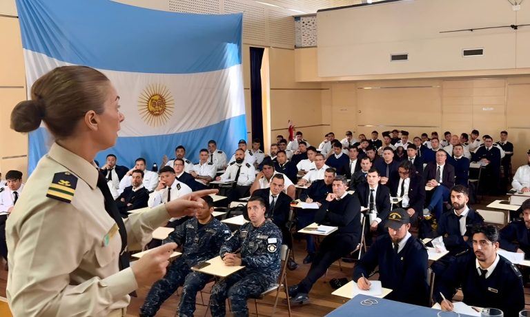 Prefectura Naval disert贸 en la Escuela Nacional de Pesca sobre legislaci贸n y prevenci贸n mar铆tima
