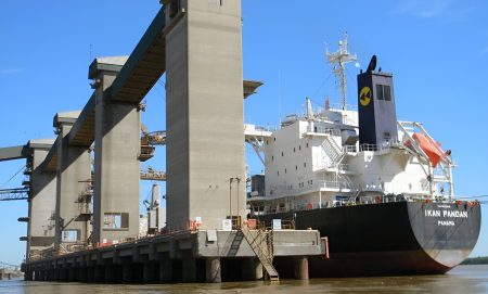 Alertan por irregularidades y riesgo soberano en la concesi贸n de la V铆a Navegable Troncal