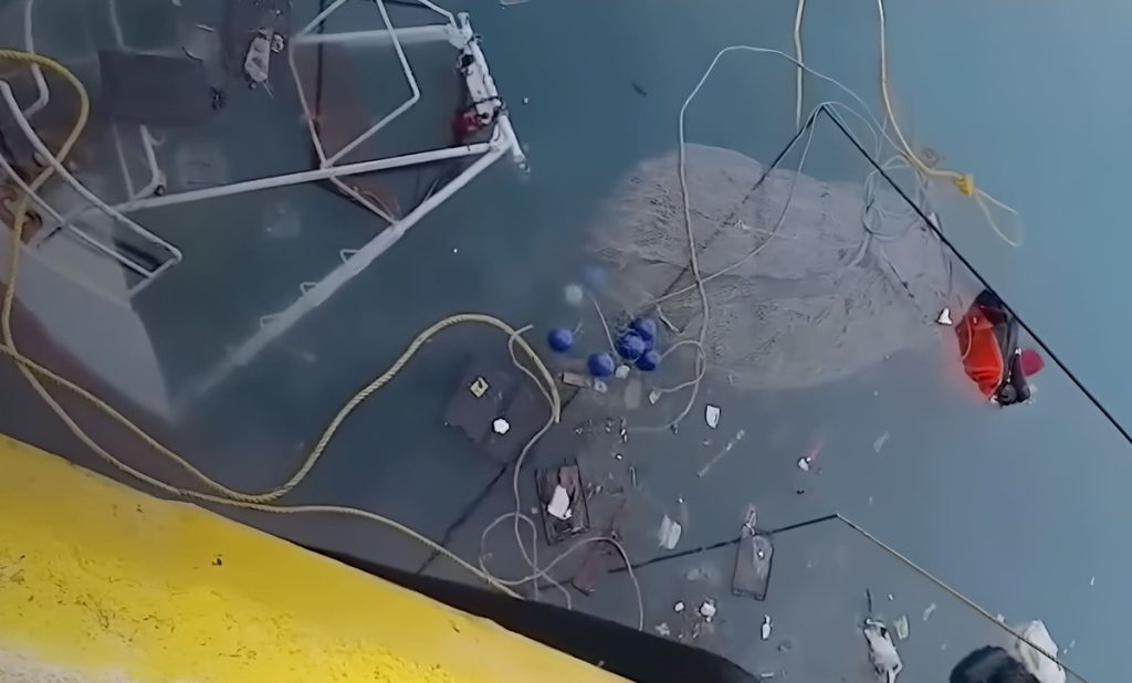 Caleta Paula. Plan para reflotar los barcos hundidos tras el temporal