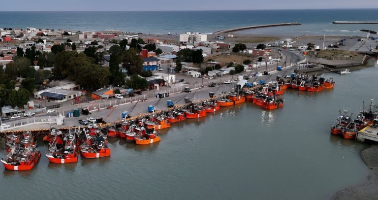 Gremios anuncian paro total y exigen claridad sobre contratos pesqueros en Chubut