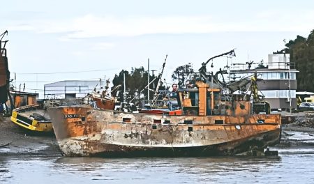 Finalmente removieron el casco hundido del BP Sagrado Coraz贸n