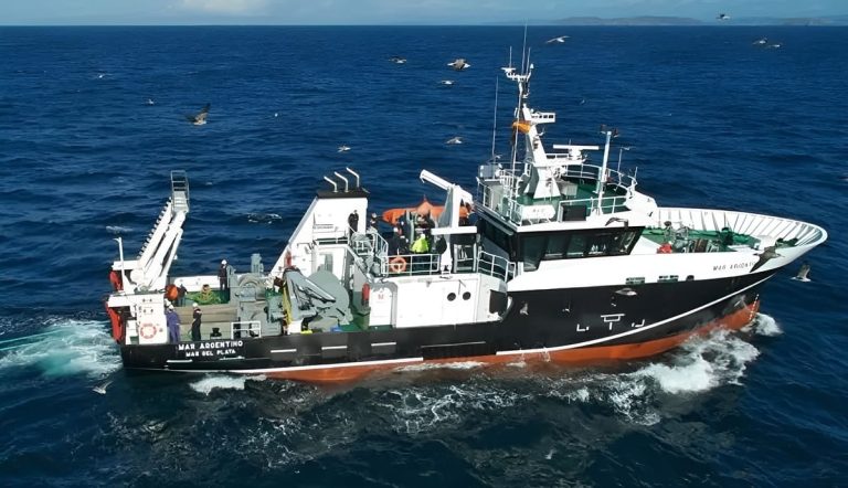 Se analiza la realización de una campaña cientÃfica sobre langostino en un área vedada