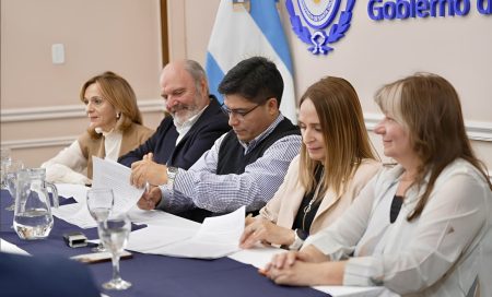 Santa Cruz oficializ贸 la ampliaci贸n del astillero de Caleta Paula: SPI present贸 un importante plan de inversiones