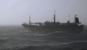 Temporal severo en la milla 200: Argentina autoriza resguardo controlado a 53 pesqueros chinos dentro de la ZEEA