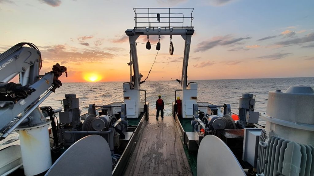 Zarpó el BIP Víctor Angelescu: Nueva campaña para evaluar el calamar argentino