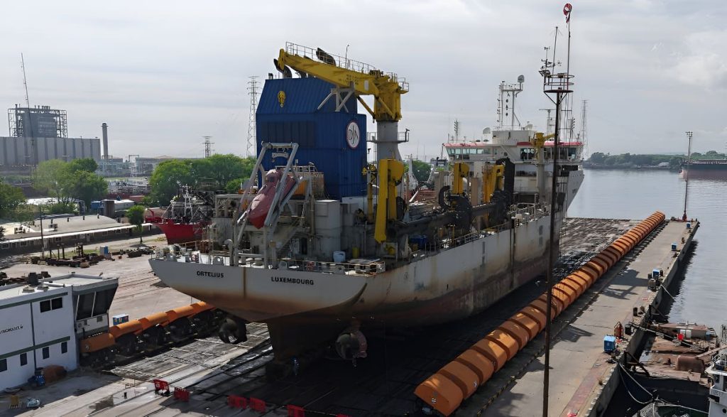 Mantenimiento y reparaciones programadas para la draga Ortelius