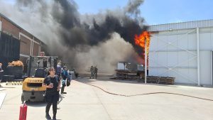Puerto Madryn. Voraz incendio en planta de Conarpesa: Bomberos evitaron su propagación