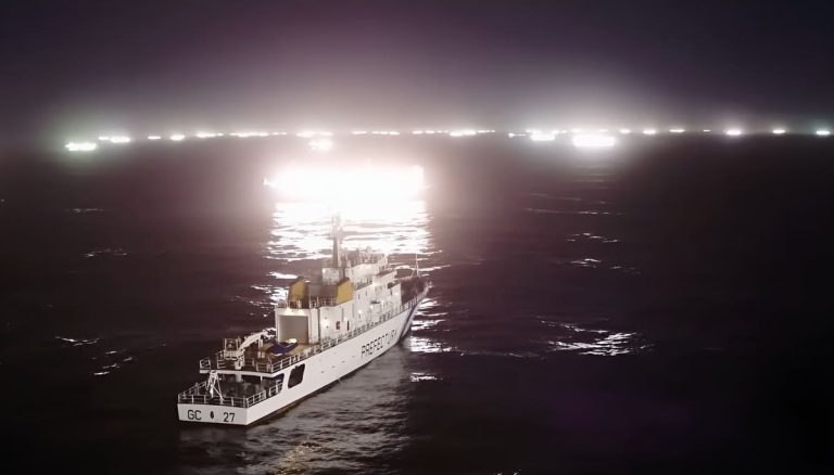 La Ciudad Flotante en la Milla 201: cómo el vacÃo jurÃdico y polÃtico está entregando soberanÃa en el Atlántico Sur