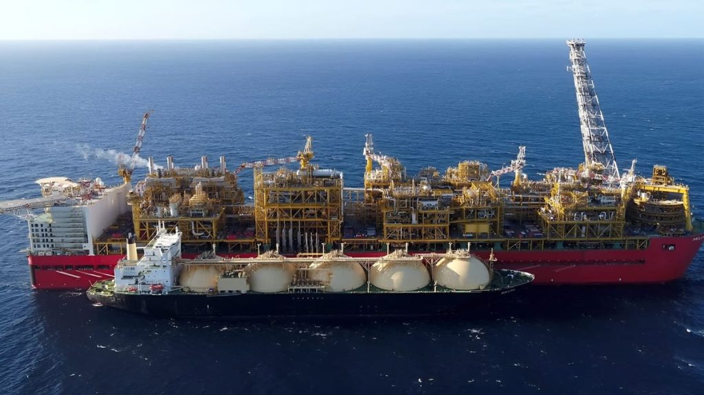 YPF proyecta incorporar un buque plataforma: el plan del GNL que muda el mapa energético argentino