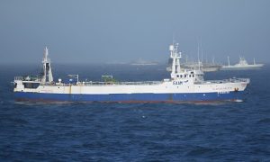 Otro pesquero arrastrero español es investigado por pesca ilegal en el mar argentino