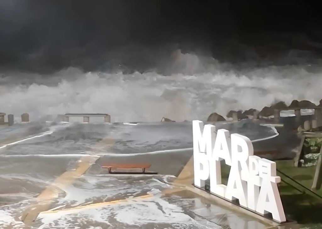 El temporal azotó la costa y demora la zarpada de flota pesquera