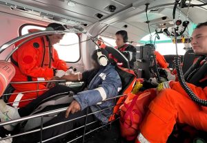Prefectura aeroevacuó de urgencia a un tripulante del granelero Minoan Hill frente Quequén